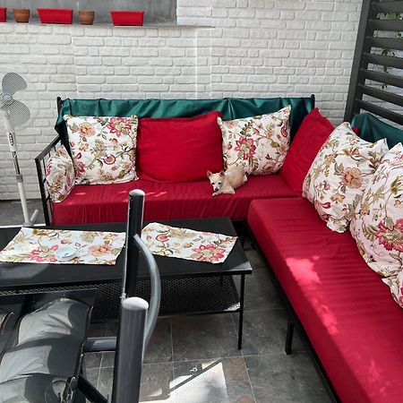 A Lovely 2 Bedroom Apartment In The Heart Of София Екстериор снимка